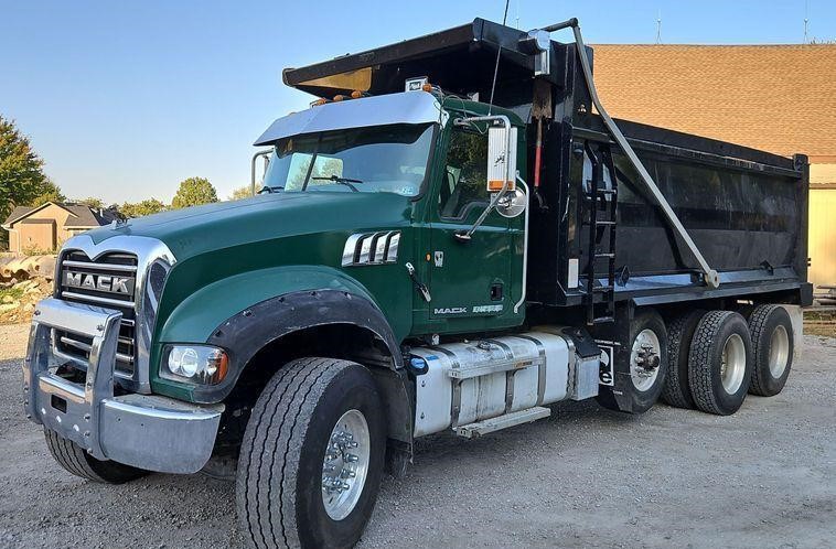 2014 Mack GU713